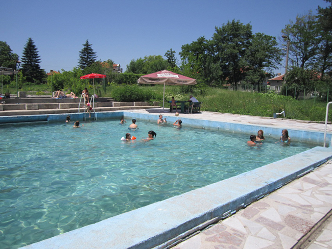 За шеста поредна година на 25-метровия плувен басейн с минерална вода в Долна баня се проведоха курсове в изпълнение на програмата на Министерството на физическото възпитание и спорта „Научи се […]