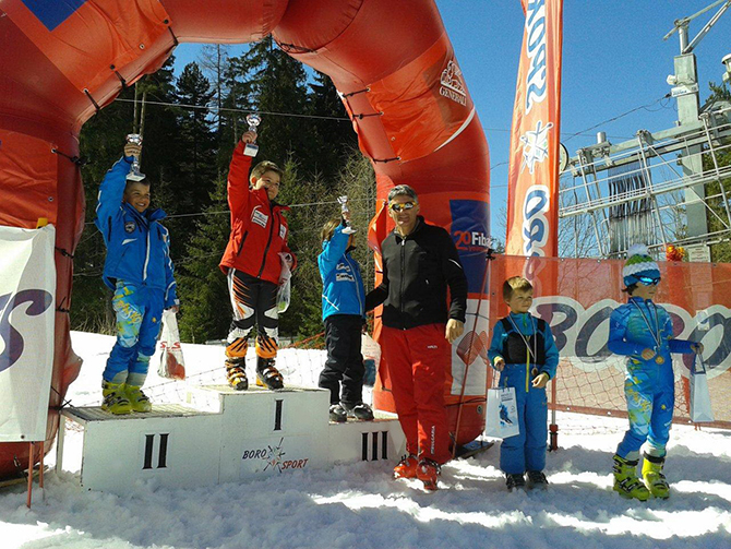 Внушителните 180 деца от 8- до 12-годишна възраст участваха в петото издание на състезанията по ски алпийски дисциплини в памет на Петър Попангелов-старши. Момичета и момчета мериха сили в гигантския […]