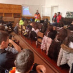 Инструктори от БАССЕС изнесоха лекция по лавинна безопасност на самоковски ученици